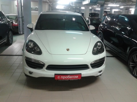 Porsche Cayenne S Hybrid спереди в Нижнем Новгороде